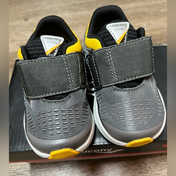 Saucony Other - Saucony KINVARA JR Grey Yellow Velcro Strap Baby Toddler Size 5XW